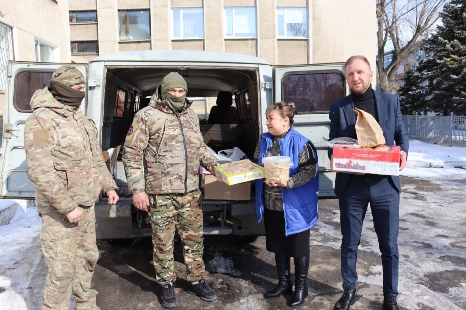 Сергей Саенко: Я испытываю гордость и радость от того, что антрацитовцы проявляют активную гражданскую позицию, демонстрируя единство и сплоченность нашего народа, а также выражают признательность тем, кто стоит на защите... Сергей Саенко: Я испытываю гордость и радость от того, что антрацитовцы проявляют активную гражданскую позицию, демонстрируя единство и сплоченность нашего народа, а также выражают признательность тем, кто стоит на защите...