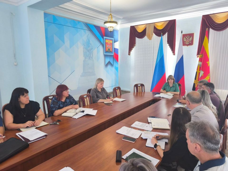 Сегодня временно исполняющий полномочия Главы Краснодонского муниципального округа Анна Гончарова провела расширенное аппаратное совещание с участием руководителей структурных подразделений и начальников управления и отделов... Сегодня временно исполняющий полномочия Главы Краснодонского муниципального округа Анна Гончарова провела расширенное аппаратное совещание с участием руководителей структурных подразделений и начальников управления и отделов...