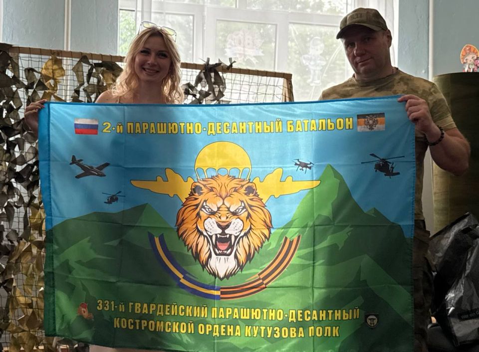 «Голубые береты ». За окном жаркая летняя погода, но ,не смотря на это ,на базе Брянковской средней школы №19 пошла дружественная встреча военнослужащих 2 батальона парашютно-десантного Костромского Гвардейского полка с... «Голубые береты ». За окном жаркая летняя погода, но ,не смотря на это ,на базе Брянковской средней школы №19 пошла дружественная встреча военнослужащих 2 батальона парашютно-десантного Костромского Гвардейского полка с...