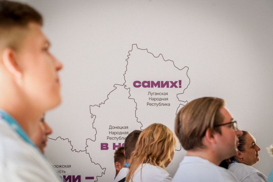 Более полсотни волонтёров Республики собрались в «Квартире» на образовательной программе Более полсотни волонтёров Республики собрались в «Квартире» на образовательной программе