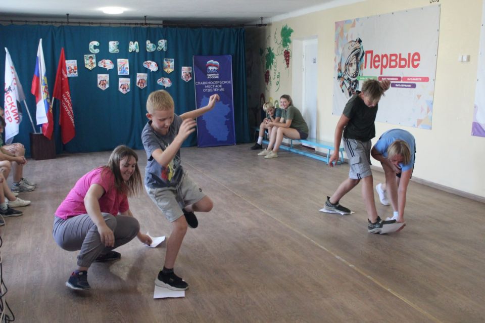В рамках спортивного марафона «Сила России» и партпроекта «Детский спорт» активисты первичных отделений села Красный Луч и поселка Родаково провели спортивный праздник «Мама, папа, я – спортивная семья» В рамках спортивного марафона «Сила России» и партпроекта «Детский спорт» активисты первичных отделений села Красный Луч и поселка Родаково провели спортивный праздник «Мама, папа, я – спортивная семья»