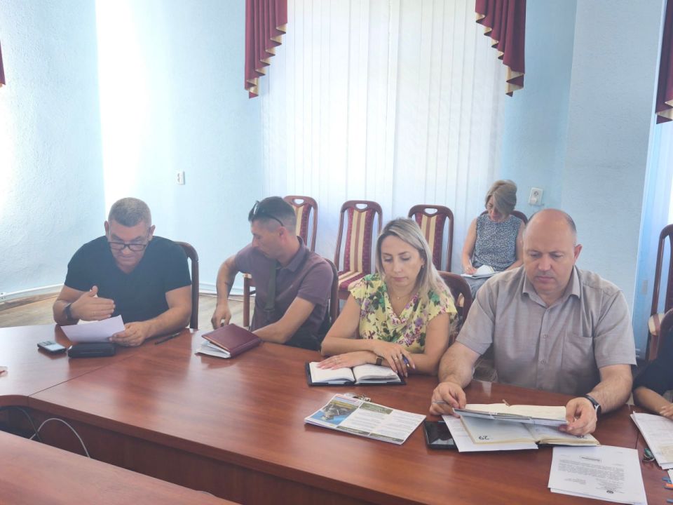 Сегодня временно исполняющий полномочия Главы Краснодонского муниципального округа Анна Гончарова провела расширенное аппаратное совещание с участием руководителей структурных подразделений и начальников управления и отделов... Сегодня временно исполняющий полномочия Главы Краснодонского муниципального округа Анна Гончарова провела расширенное аппаратное совещание с участием руководителей структурных подразделений и начальников управления и отделов...