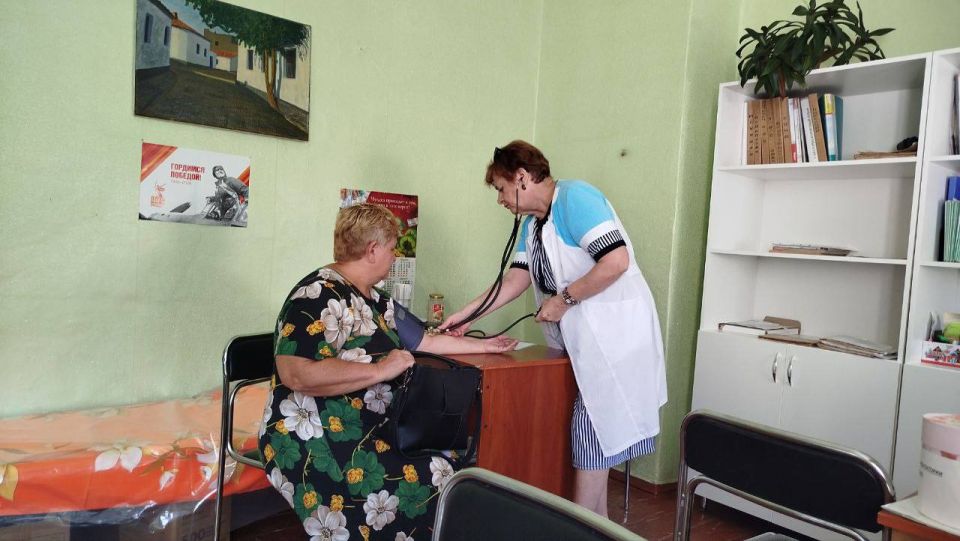 Специалисты Перевальской ЦРМБ активно борятся с гипертонией в рамках нацпроекта "Продолжительная и активная жизнь": за неделю осмотрено более 350 жителей Специалисты Перевальской ЦРМБ активно борятся с гипертонией в рамках нацпроекта "Продолжительная и активная жизнь": за неделю осмотрено более 350 жителей