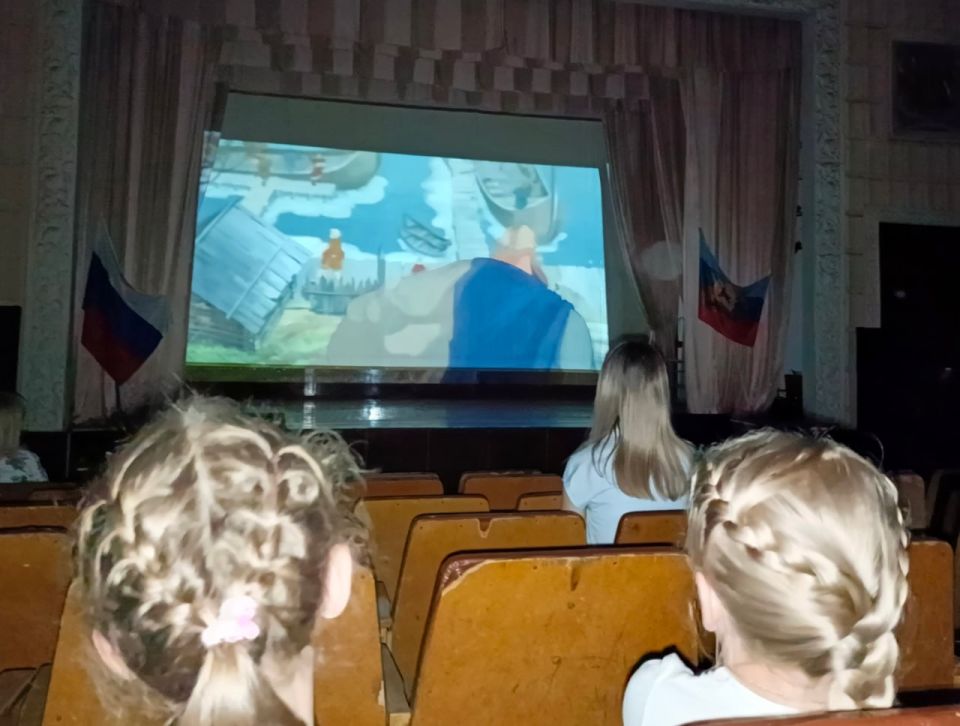 В библиотеке Дома культуры посёлка городского типа Дубовский состоялось мероприятие - исторические странички для детей «День крещения Руси» В библиотеке Дома культуры посёлка городского типа Дубовский состоялось мероприятие - исторические странички для детей «День крещения Руси»