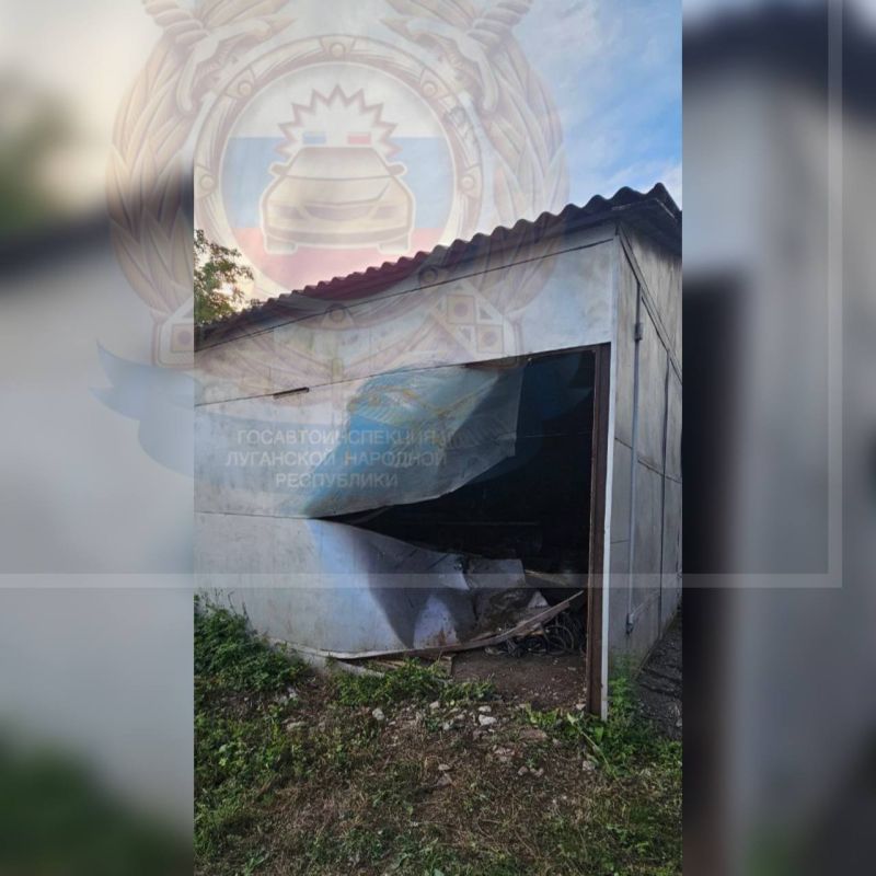 Сотрудники ГИБДД проводят проверку по факту ДТП, в котором погиб водитель мотоцикла