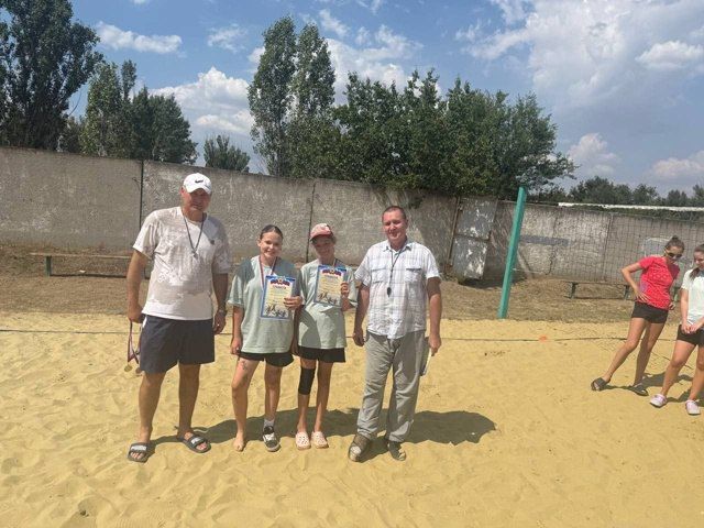 В Лутугино прошел турнир по пляжному волейболу среди девушек В Лутугино прошел турнир по пляжному волейболу среди девушек