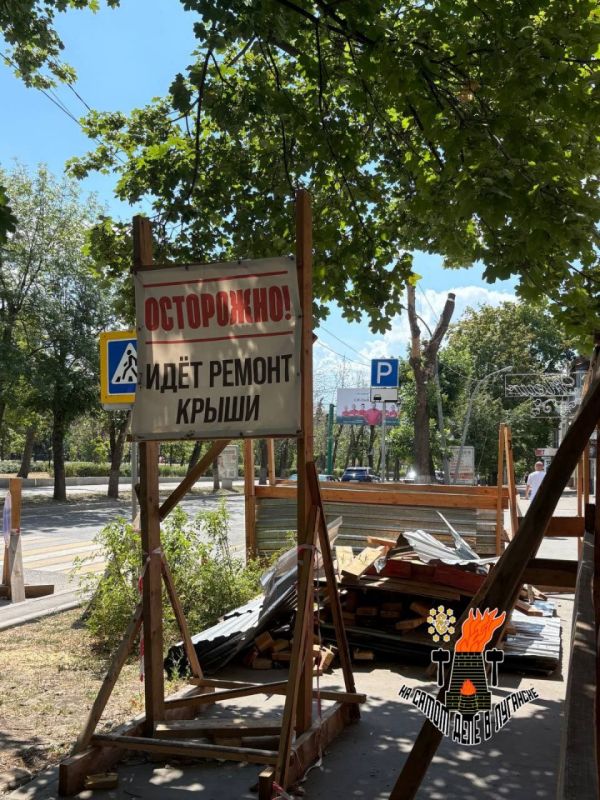 В Луганске продолжаются работы по ремонту крыш В Луганске продолжаются работы по ремонту крыш