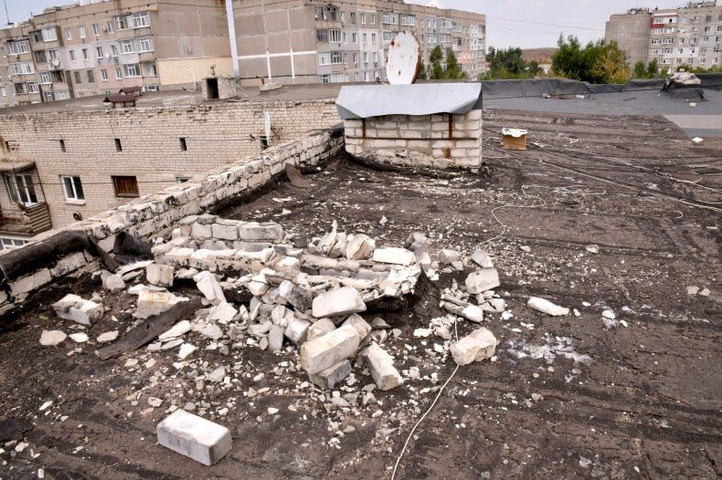 Красноярский край приступил к ремонту очередной кровли в кв. 60 лет СССР Красноярский край приступил к ремонту очередной кровли в кв. 60 лет СССР