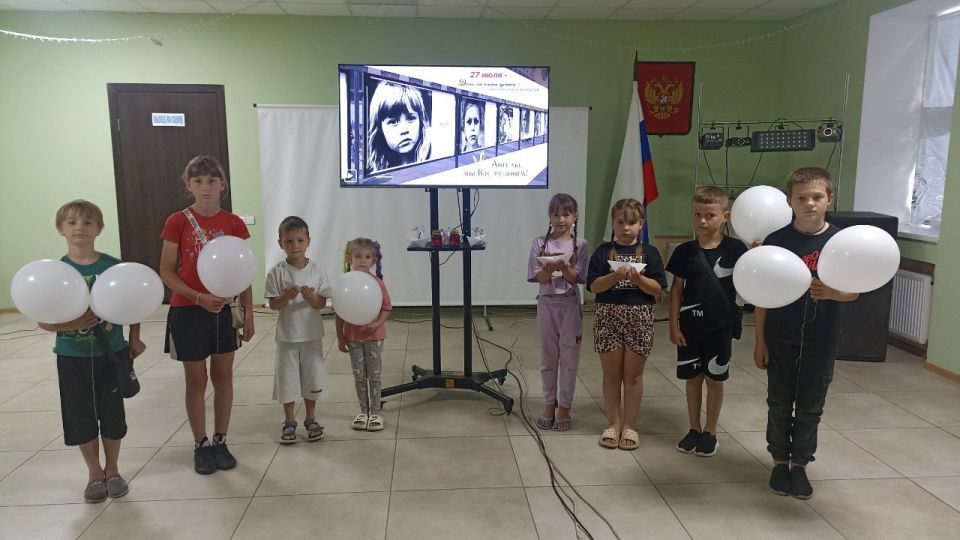 В поселке Лозно-Александровка состоялся Тематический час - реквием День памяти детей-жертв войны в Донбассе «Мир детям Донбасса» В поселке Лозно-Александровка состоялся Тематический час - реквием День памяти детей-жертв войны в Донбассе «Мир детям Донбасса»