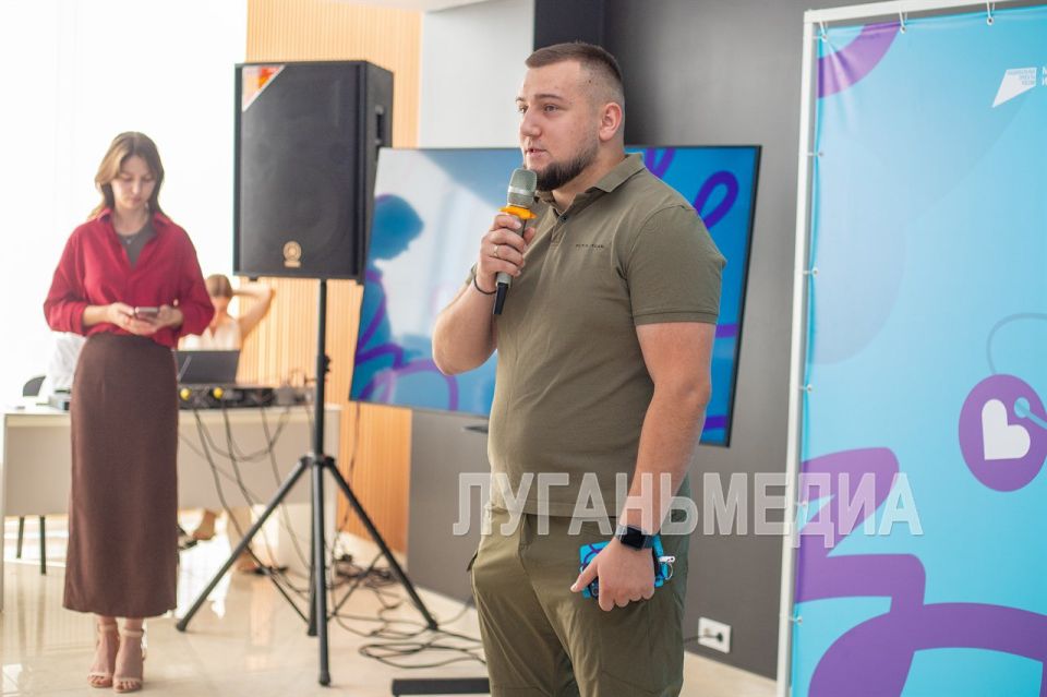 Волонтеры ЛНР проходят обучение по трехдневной программе «Сердце в деле: волонтерство как образ жизни» Волонтеры ЛНР проходят обучение по трехдневной программе «Сердце в деле: волонтерство как образ жизни»