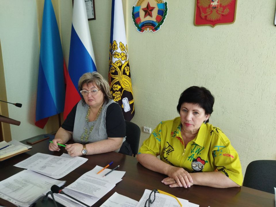 Сегодня в Администрации городского округа город Ровеньки состоялось заседание городской комиссии по делам несовершеннолетних и защите их прав Сегодня в Администрации городского округа город Ровеньки состоялось заседание городской комиссии по делам несовершеннолетних и защите их прав