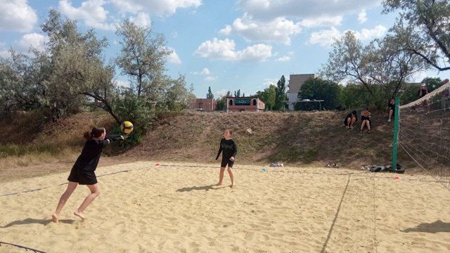 В Лутугино прошел турнир по пляжному волейболу среди девушек В Лутугино прошел турнир по пляжному волейболу среди девушек
