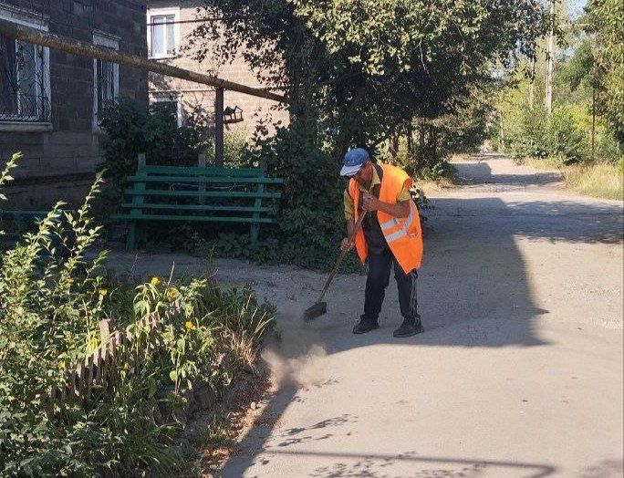 Коммунальные службы проводят работы на территории города Коммунальные службы проводят работы на территории города