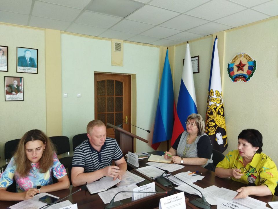 Сегодня в Администрации городского округа город Ровеньки состоялось заседание городской комиссии по делам несовершеннолетних и защите их прав Сегодня в Администрации городского округа город Ровеньки состоялось заседание городской комиссии по делам несовершеннолетних и защите их прав