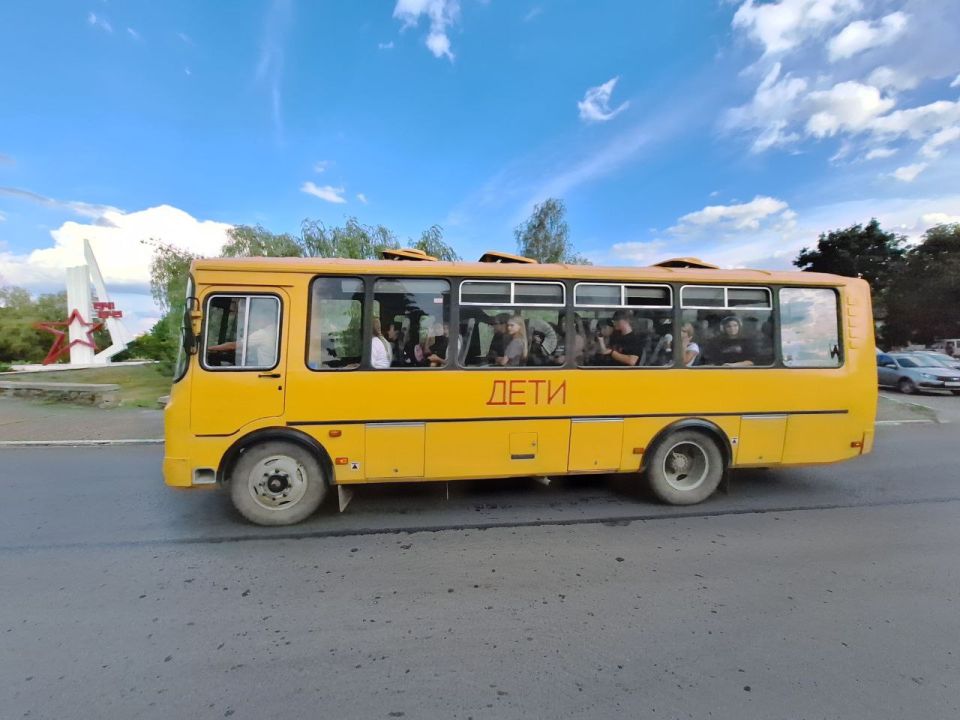 Вчера обучающиеся из Станично-Луганского муниципального округа с радостью отправились в увлекательное оздоровительное путешествие в МУ ОЦ «Орлёнок» Волгоградской области! Вчера обучающиеся из Станично-Луганского муниципального округа с радостью отправились в увлекательное оздоровительное путешествие в МУ ОЦ «Орлёнок» Волгоградской области!