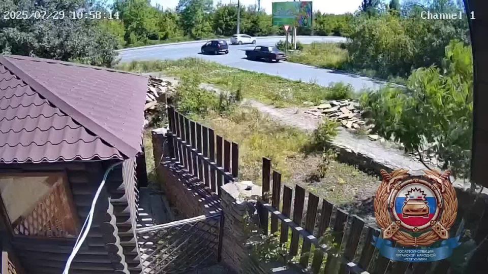 Сотрудники полиции разбираются в обстоятельствах ДТП
