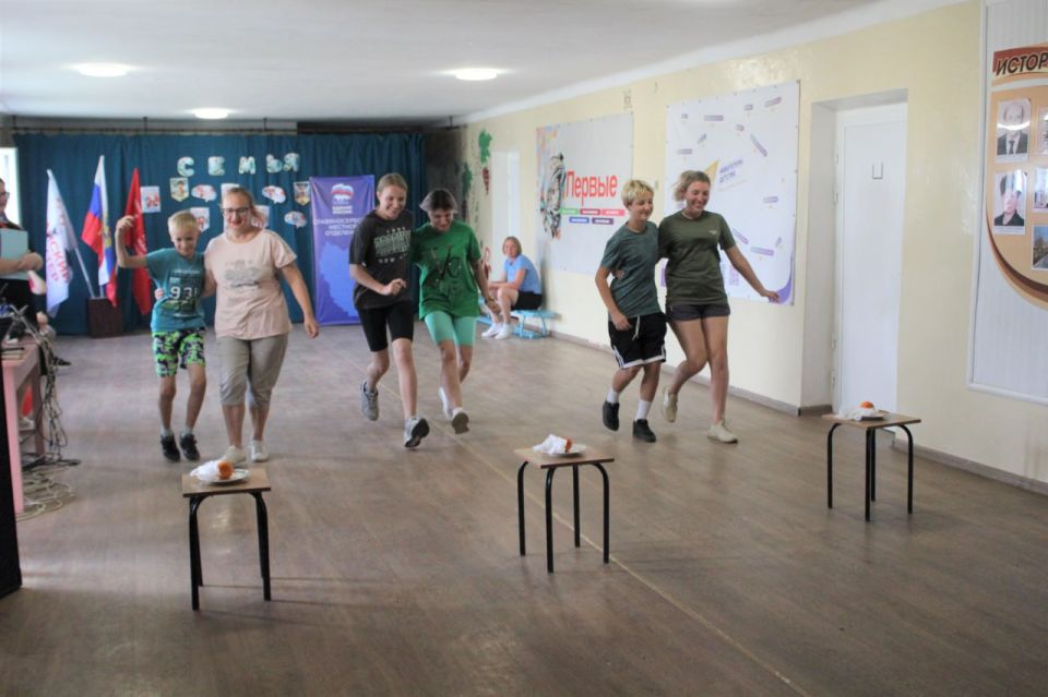 «Сила России»: Единороссы провели семейный спортивный праздник в селе Красный Луч «Сила России»: Единороссы провели семейный спортивный праздник в селе Красный Луч