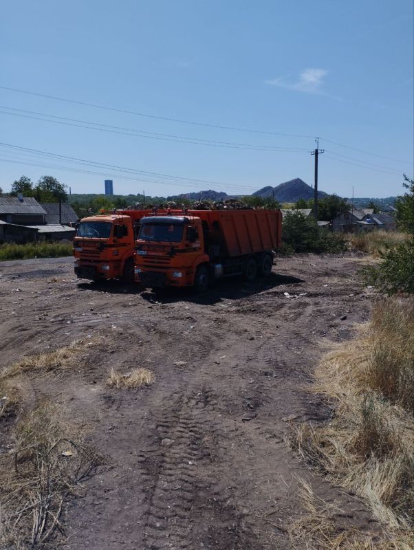 Коммунальные службы городского округа город Ровеньки работают над уборкой и вывозом крупногабаритного, строительного мусора и уборкой несанкционированных свалок Коммунальные службы городского округа город Ровеньки работают над уборкой и вывозом крупногабаритного, строительного мусора и уборкой несанкционированных свалок