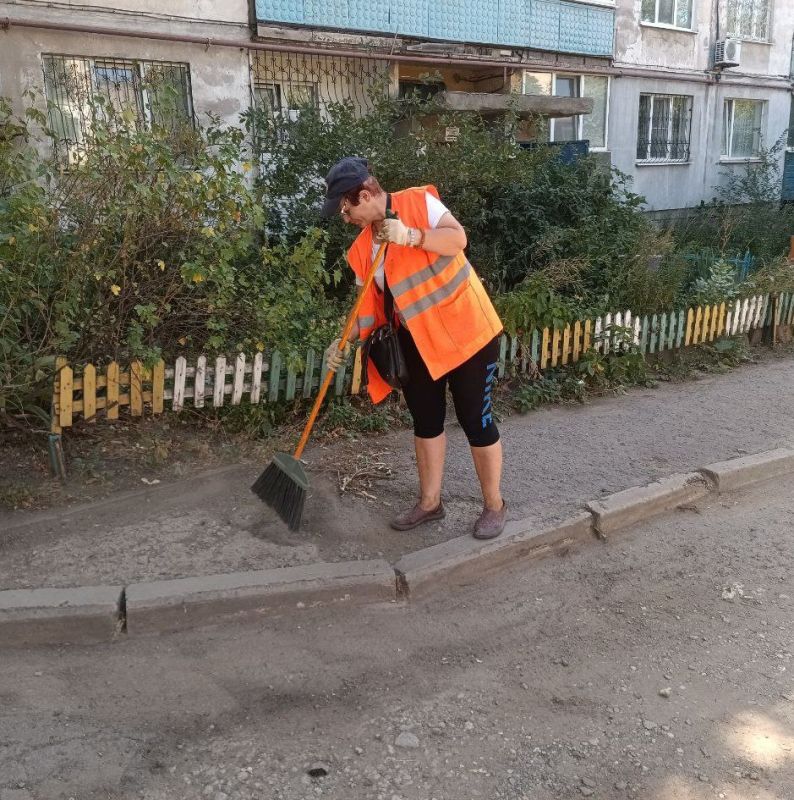 Коммунальные службы проводят работы на территории города Коммунальные службы проводят работы на территории города