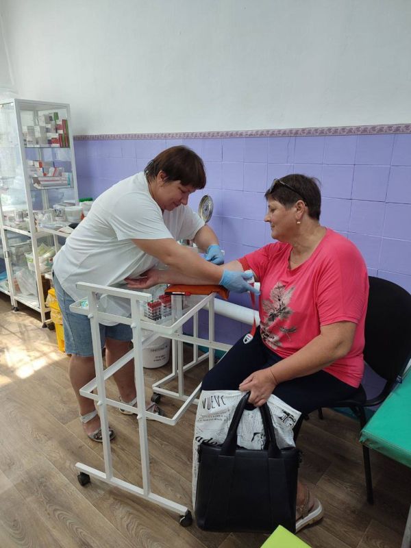 Специалисты Меловской ЦРМБ осмотрели жителей с.Велихоцк Специалисты Меловской ЦРМБ осмотрели жителей с.Велихоцк
