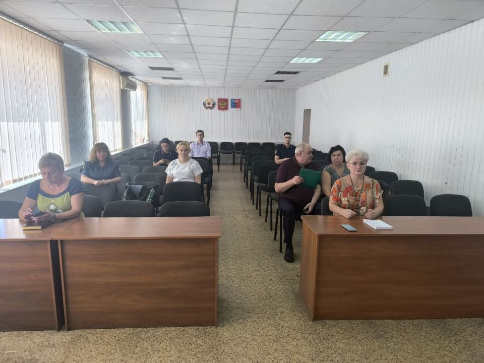 Альберт Зинченко: Сегодня заместитель Главы Станично-Луганского МО Анна Кулиш, провела очередное заседание муниципальной комиссии по делам несовершеннолетних и защите их прав Станично-Луганского МО ЛНР Альберт Зинченко: Сегодня заместитель Главы Станично-Луганского МО Анна Кулиш, провела очередное заседание муниципальной комиссии по делам несовершеннолетних и защите их прав Станично-Луганского МО ЛНР