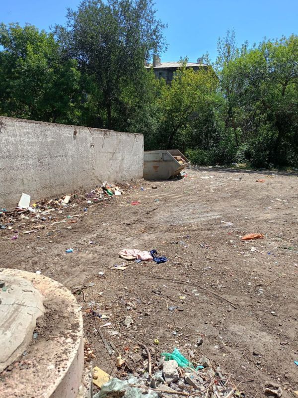 В Стаханове продолжаются работы по санитарной очистке города В Стаханове продолжаются работы по санитарной очистке города