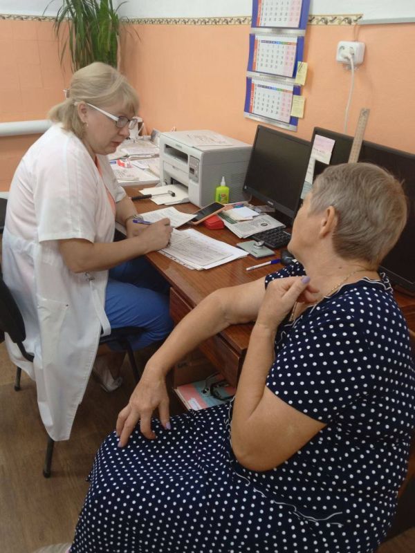 Специалисты Меловской ЦРМБ осмотрели жителей с.Велихоцк Специалисты Меловской ЦРМБ осмотрели жителей с.Велихоцк
