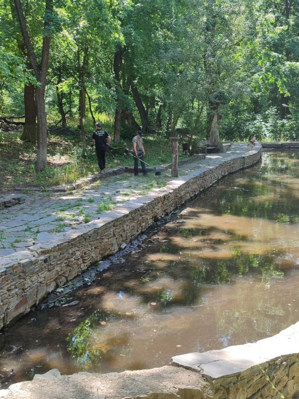 В летний период, когда на улице стоит знойная жара, парк культуры им. Героев становится популярным местом для отдыха!!! В летний период, когда на улице стоит знойная жара, парк культуры им. Героев становится популярным местом для отдыха!!!