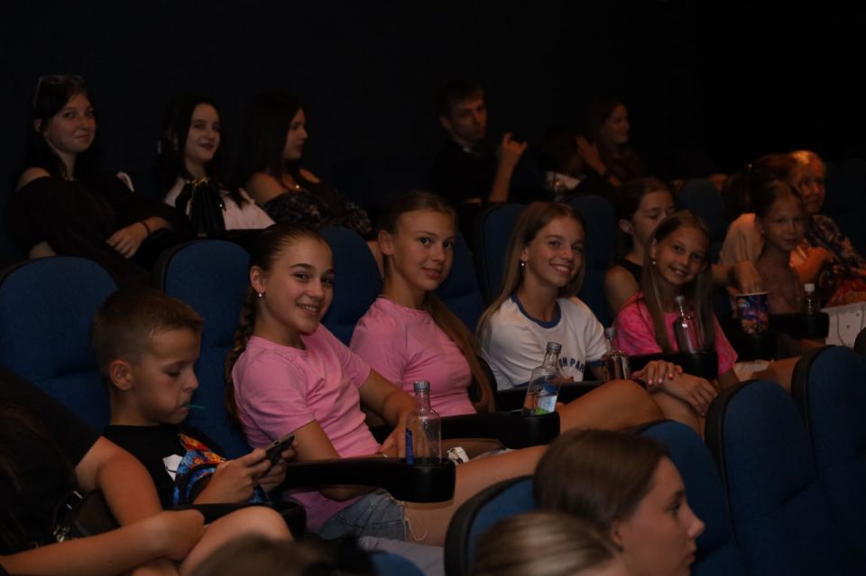 Фильм «Роднина» посмотрели в 17 кинотеатрах и кинозалах ЛНР Фильм «Роднина» посмотрели в 17 кинотеатрах и кинозалах ЛНР