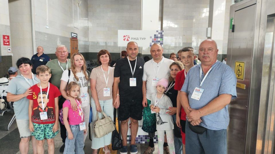 От Москвы до Карелии: 15 подопечных Фонда «Защитники Отечества» из ЛНР в юбилейном рейсе «Своих не бросаем!» От Москвы до Карелии: 15 подопечных Фонда «Защитники Отечества» из ЛНР в юбилейном рейсе «Своих не бросаем!»