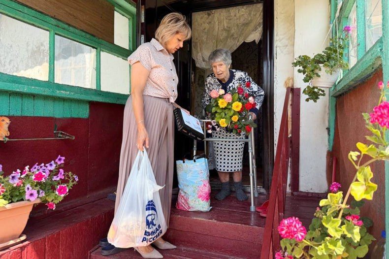В Червонопартизанске поздравили юбиляра с 90-летием В Червонопартизанске поздравили юбиляра с 90-летием