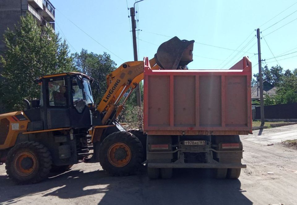 Коммунальные службы проводят работы на территории города Коммунальные службы проводят работы на территории города