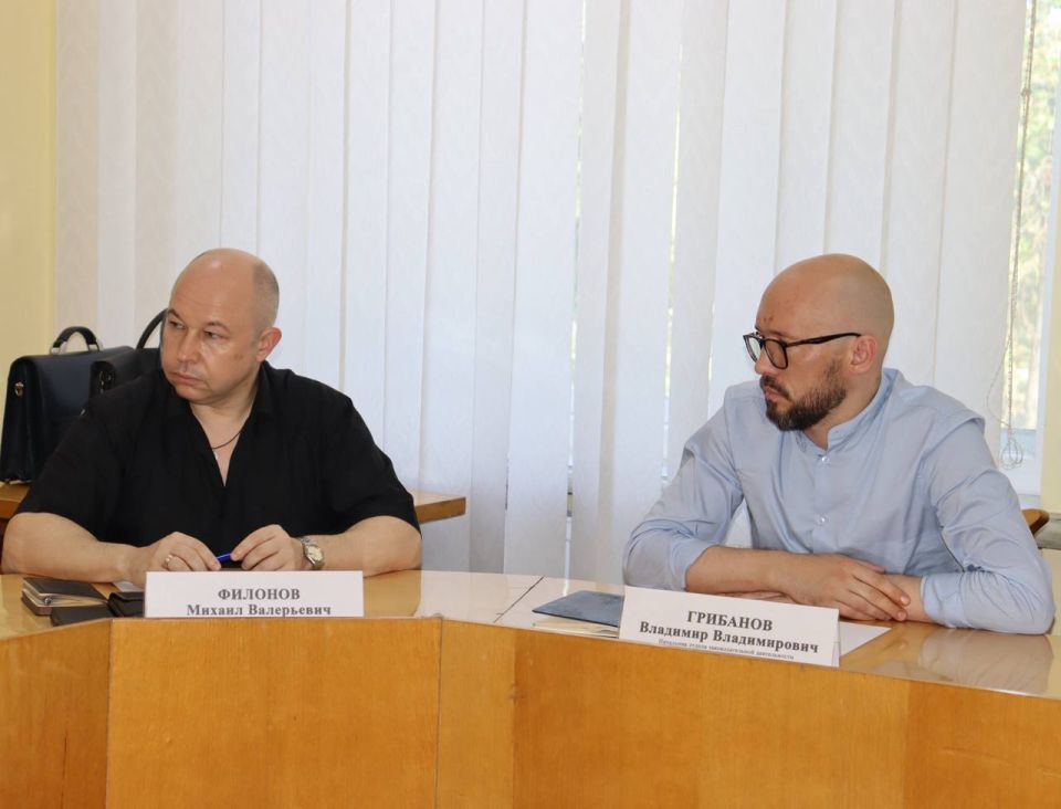 Замминистра труда принял участие в заседании конкурсной комиссии по отбору Главы городского округа города Стаханов Замминистра труда принял участие в заседании конкурсной комиссии по отбору Главы городского округа города Стаханов