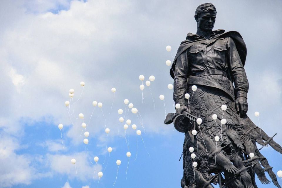 Команда активистов Молодой Гвардии Единой России и Волонтёрской Роты из Луганской Народной Республики, Донецкой Народной Республики, Запорожской и Херсонской областей заняла 1 место среди команд на форуме «Ржевская Битва» в... Команда активистов Молодой Гвардии Единой России и Волонтёрской Роты из Луганской Народной Республики, Донецкой Народной Республики, Запорожской и Херсонской областей заняла 1 место среди команд на форуме «Ржевская Битва» в...