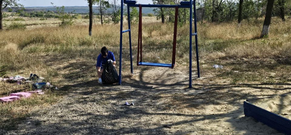 Сегодня сотрудники отдела жизнеобеспечения г. Вахрушево, активисты первичного отделения партии «Единая Россия» провели субботник по уборке видимого мусора в парковой зоне г. Вахрушево Сегодня сотрудники отдела жизнеобеспечения г. Вахрушево, активисты первичного отделения партии «Единая Россия» провели субботник по уборке видимого мусора в парковой зоне г. Вахрушево