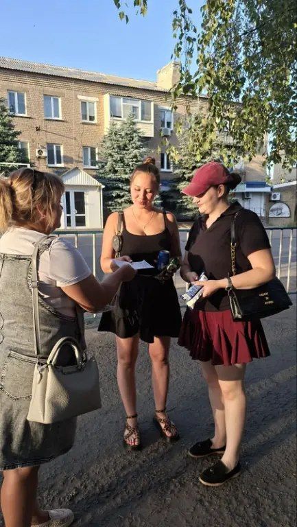 Родительский патруль Ровеньковских школ продолжает профилактическую работу по предупреждению ДТП Родительский патруль Ровеньковских школ продолжает профилактическую работу по предупреждению ДТП