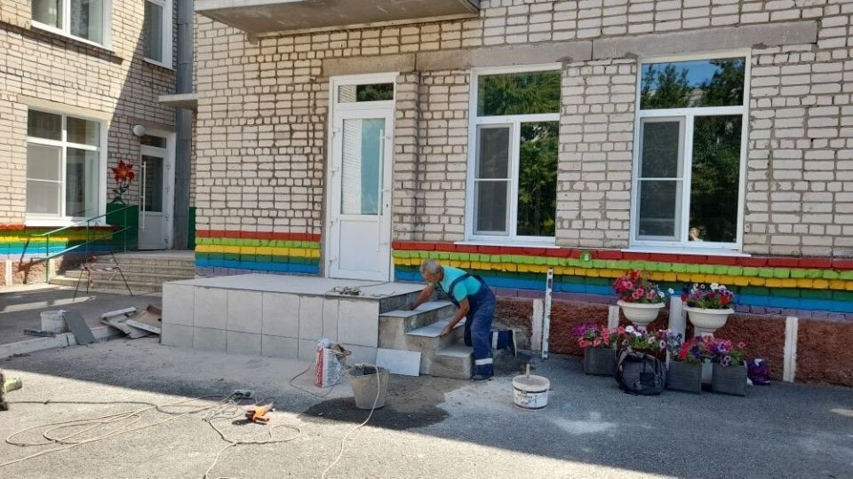 В дошкольных учреждениях города Ровеньки продолжается подготовка к новому учебному году В дошкольных учреждениях города Ровеньки продолжается подготовка к новому учебному году