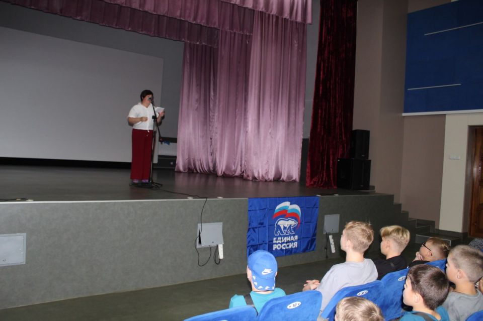 Виктория Кайдалова: Сегодня в кинозале «ПОБЕДА» Новопсковского округа при поддержке Всероссийской политической партии «ЕДИНАЯ РОССИЯ» в рамках проекта "Детский спорт", при содействии Фонда кино, состоялся бесплатный показ... Виктория Кайдалова: Сегодня в кинозале «ПОБЕДА» Новопсковского округа при поддержке Всероссийской политической партии «ЕДИНАЯ РОССИЯ» в рамках проекта "Детский спорт", при содействии Фонда кино, состоялся бесплатный показ...