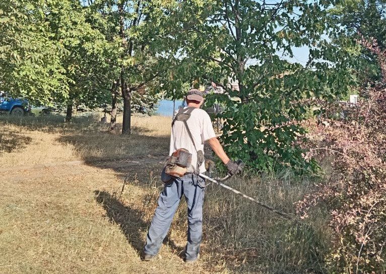 Коммунальные службы проводят работы на территории города Коммунальные службы проводят работы на территории города