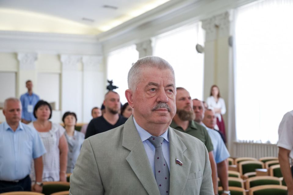 Виктор Водолацкий проинформировал Народный Совет об итогах работы Госдумы в период весенней сессии Виктор Водолацкий проинформировал Народный Совет об итогах работы Госдумы в период весенней сессии