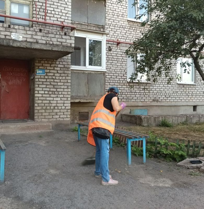 Коммунальные службы проводят работы на территории города Коммунальные службы проводят работы на территории города