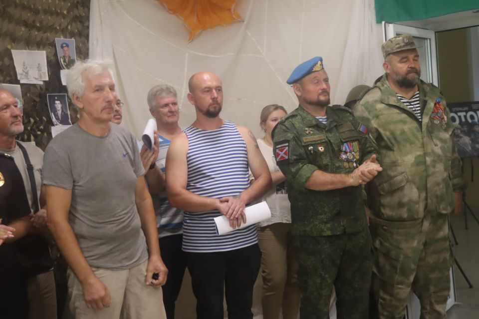 Выставка, приуроченная ко к 95-летию Воздушно-десантных войск, открылась в Северодонецке Выставка, приуроченная ко к 95-летию Воздушно-десантных войск, открылась в Северодонецке