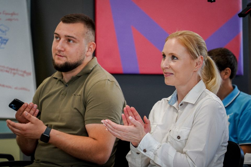 Хорошие истории не заканчиваются, а перерастают во что-то большее Хорошие истории не заканчиваются, а перерастают во что-то большее