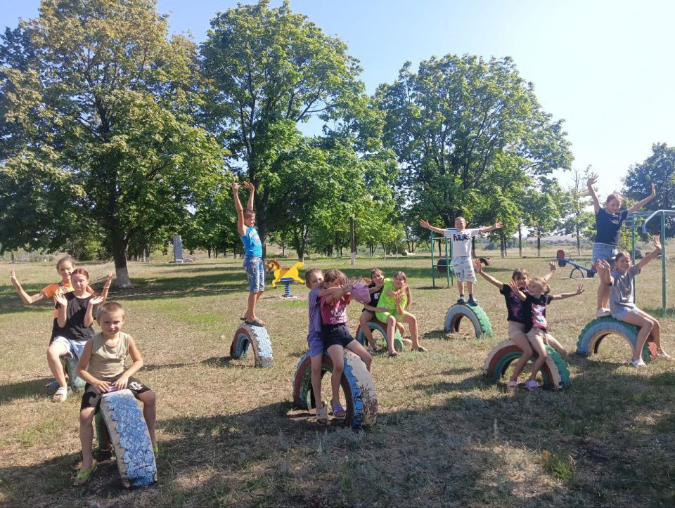 В Александропольском СДК к Международному Дню дружбы подготовили увлекательную развлекательно-игровую программу «Дружба начинается с улыбки» В Александропольском СДК к Международному Дню дружбы подготовили увлекательную развлекательно-игровую программу «Дружба начинается с улыбки»