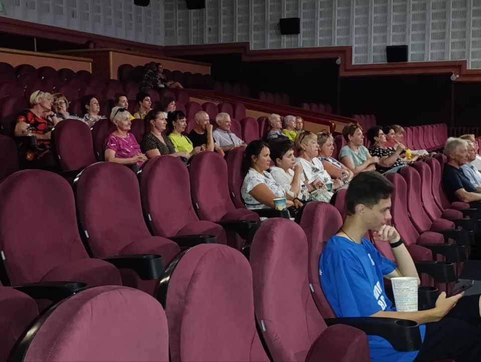 В рамках проекта «Детский спорт» партии «Единая Россия» при поддержке Министерства культуры ЛНР в кинотеатрах и кинозалах Луганской Народной Республики прошел масштабный бесплатный показ биографического фильма «Роднина»... В рамках проекта «Детский спорт» партии «Единая Россия» при поддержке Министерства культуры ЛНР в кинотеатрах и кинозалах Луганской Народной Республики прошел масштабный бесплатный показ биографического фильма «Роднина»...