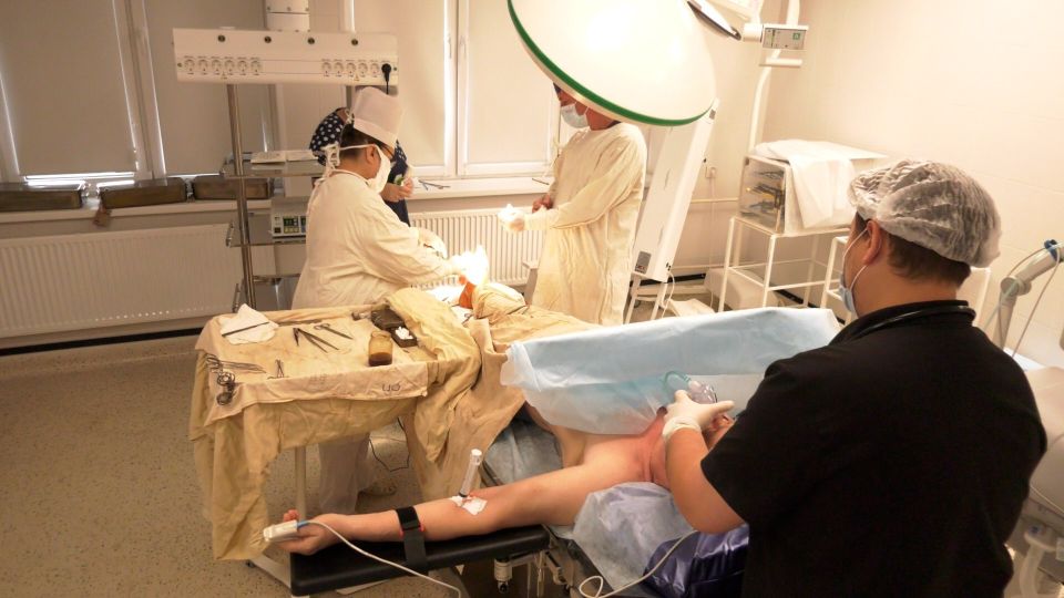 В Краснодонской многопрофильной больнице работают восемь тюменских врачей разного профиля: терапевты, педиатр, хирург, анестезиолог В Краснодонской многопрофильной больнице работают восемь тюменских врачей разного профиля: терапевты, педиатр, хирург, анестезиолог
