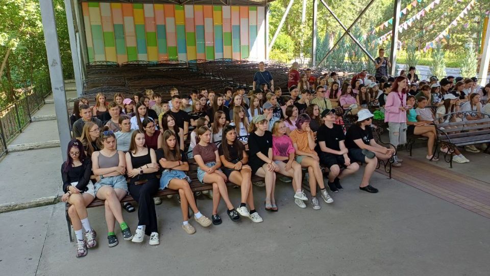 В стенах детского лагеря "Орлёнок" Волгоградской области стартовала межрегиональная профильная смена под названием: "Будь Первым!", в которой принимают участие ребята из Станично-Луганского округа В стенах детского лагеря "Орлёнок" Волгоградской области стартовала межрегиональная профильная смена под названием: "Будь Первым!", в которой принимают участие ребята из Станично-Луганского округа