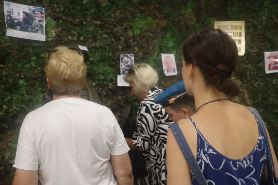 Выставка, приуроченная ко к 95-летию Воздушно-десантных войск, открылась в Северодонецке Выставка, приуроченная ко к 95-летию Воздушно-десантных войск, открылась в Северодонецке