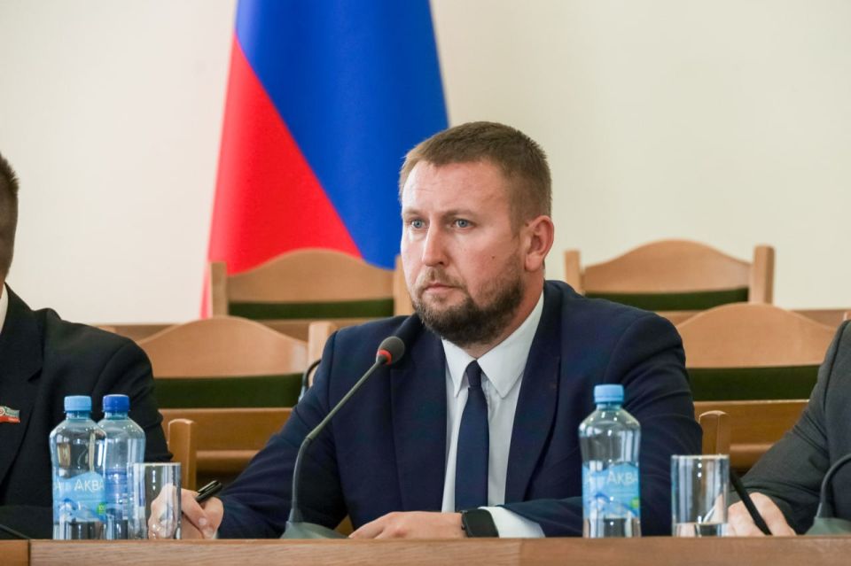 Виктор Водолацкий проинформировал Народный Совет об итогах работы Госдумы в период весенней сессии Виктор Водолацкий проинформировал Народный Совет об итогах работы Госдумы в период весенней сессии