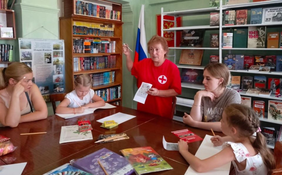 В пгт Дубовский под эгидой «Общества Красного Креста» инициирована реализация программы «Детское творческое развитие» В пгт Дубовский под эгидой «Общества Красного Креста» инициирована реализация программы «Детское творческое развитие»